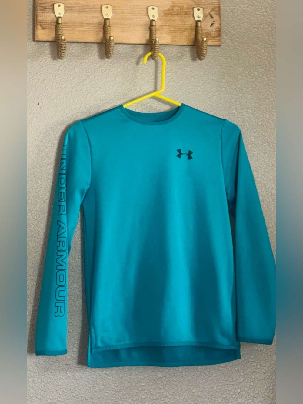 Under Armour Boys ( MED) Basketball Teal Crewneck Performance Sweatshirt - Picture 7 of 10